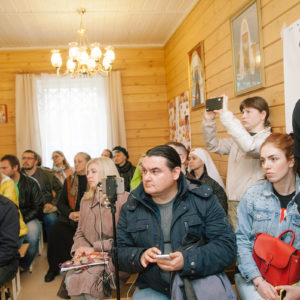 Состоялась встреча прихода храма Покрова Божией матери в южно-приморском парке с жителями Красносельского района