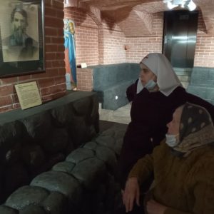 Насельницы Покровской богадельни в сопровождении сестер милосердия совершили паломническую поездку