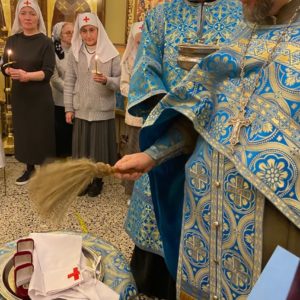 В Покровском храме при 15 городской больнице состоялось Всенощное бдение праздника Покрова Пресвятой Богородицы