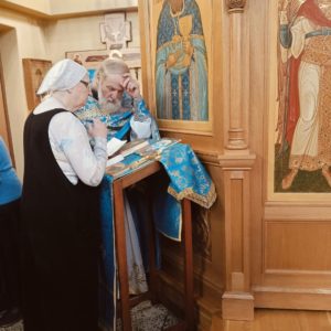 праздничная литургию в храме Покрова Божией Матери при 15 городской больнице