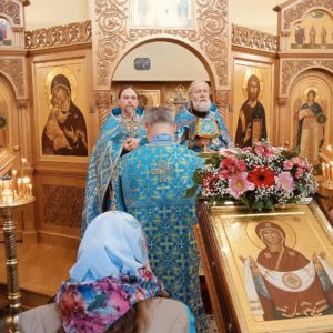 праздничная литургию в храме Покрова Божией Матери при 15 городской больнице